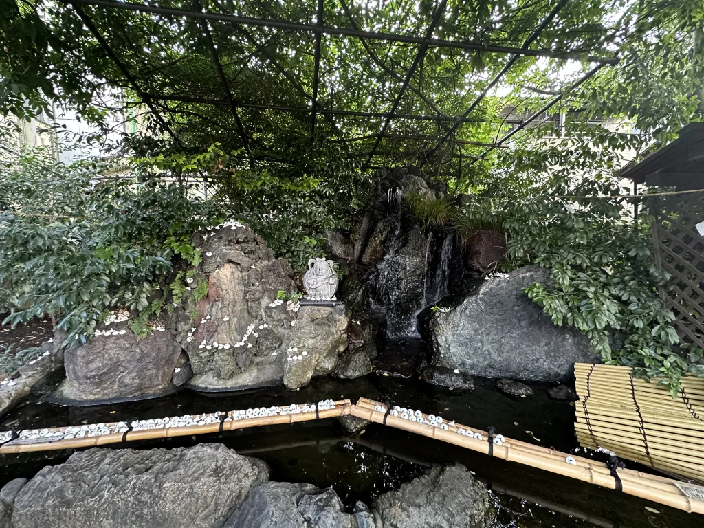 川越熊野神社の滝