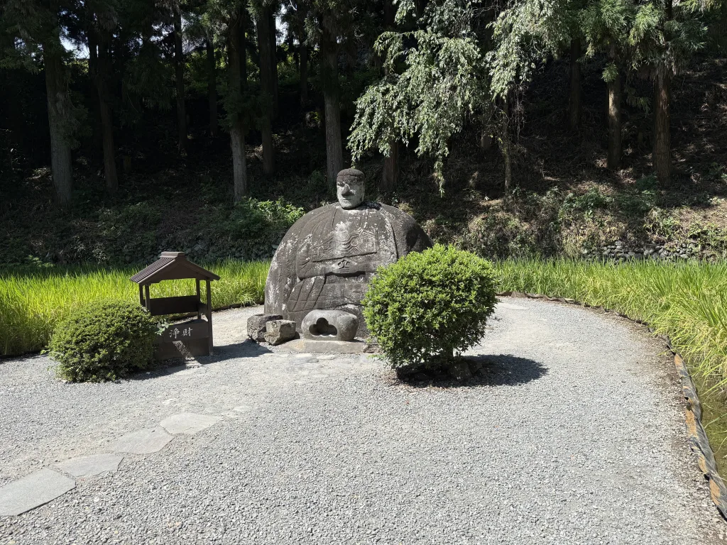 万治の石仏と田んぼ