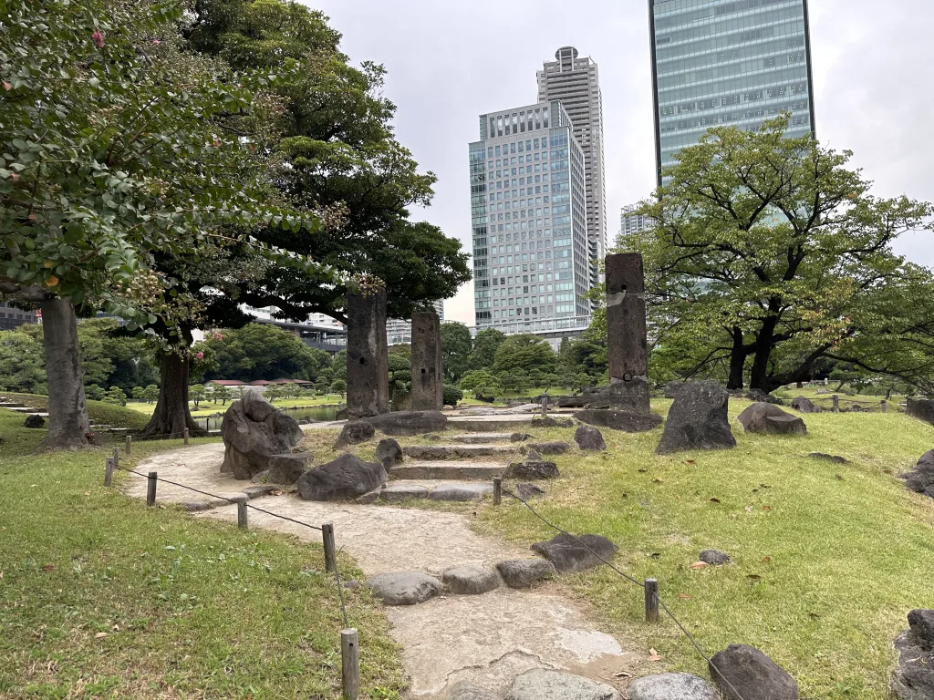 旧芝離宮恩賜庭園の石柱