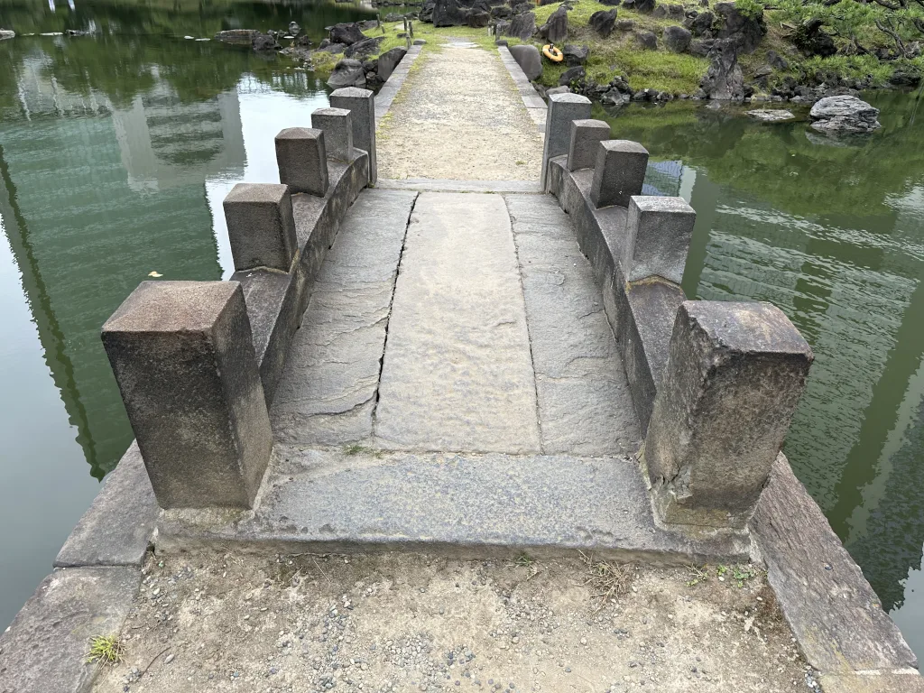 旧芝離宮恩賜庭園の石橋
