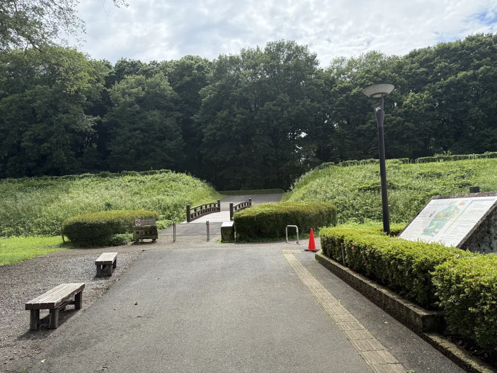 飛山城址入口
