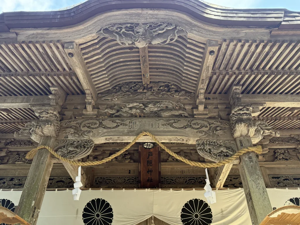 宝光社本殿屋根裏彫刻