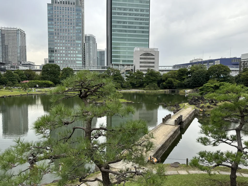 旧芝離宮恩賜庭園の大山からの眺望