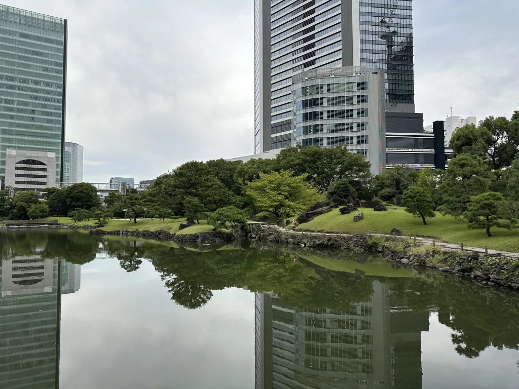 旧芝離宮恩賜庭園の利根川山