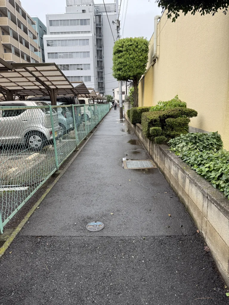 幸町弁財天に向かう道