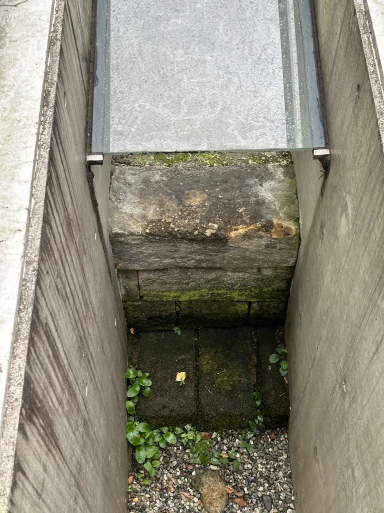 旧新橋停車場のプラットホームの遺構