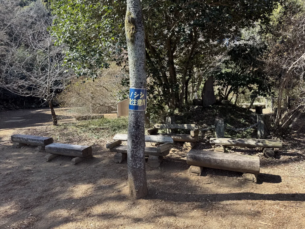 天覧山中段のベンチ