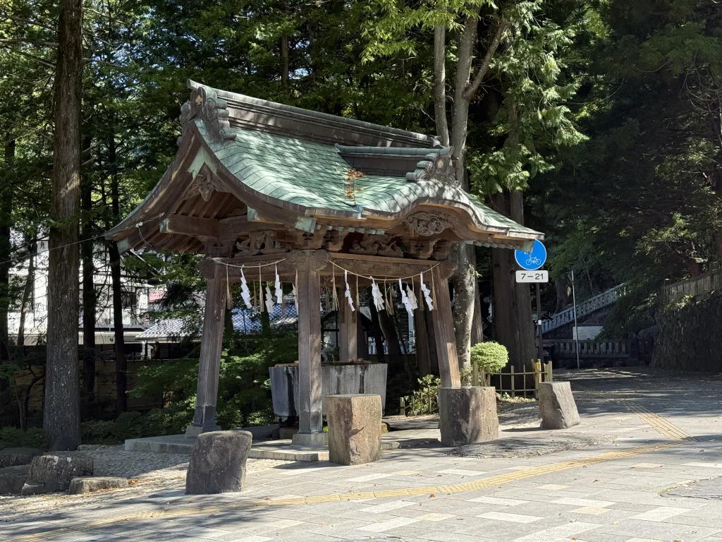 下社秋宮の手洗舎