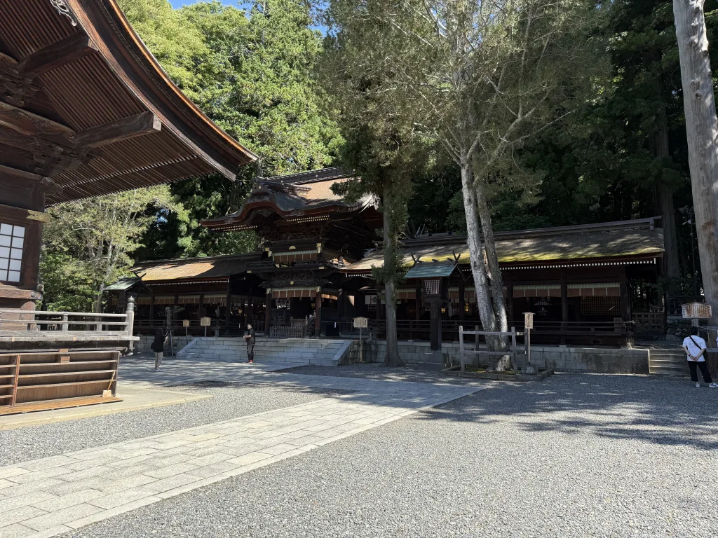 下社秋宮の拝殿