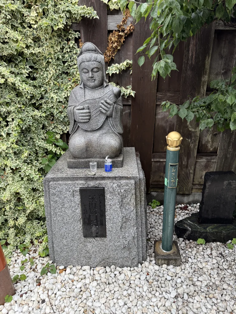 幸町弁財天の像