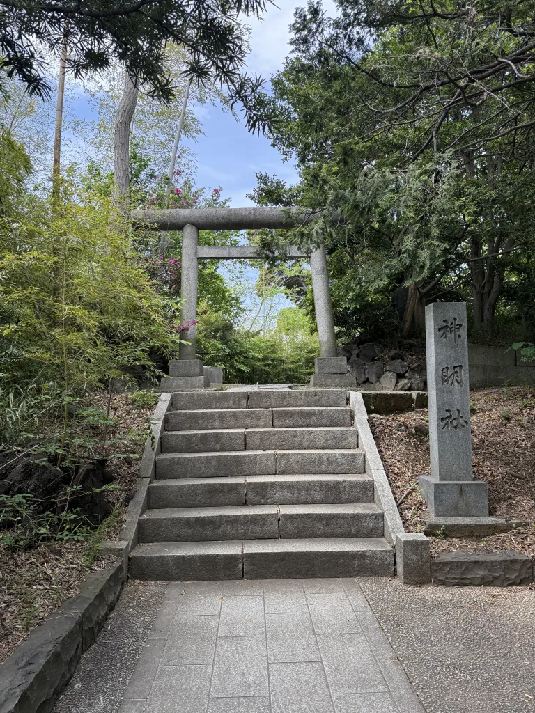 神明社の鳥居