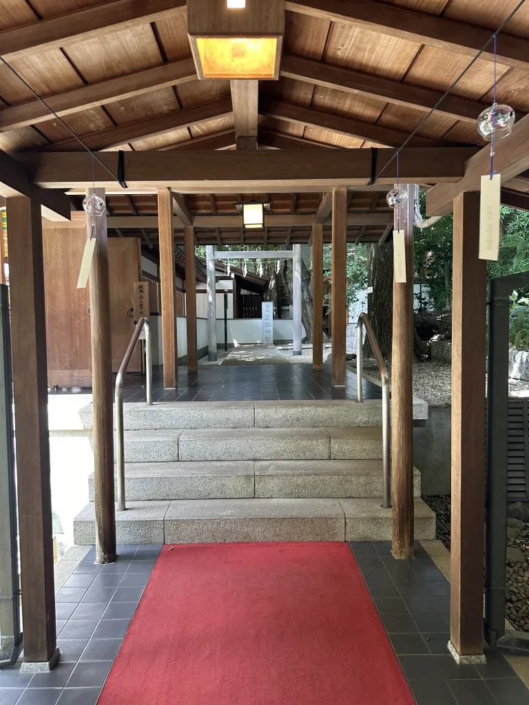 乃木神社の回廊の先