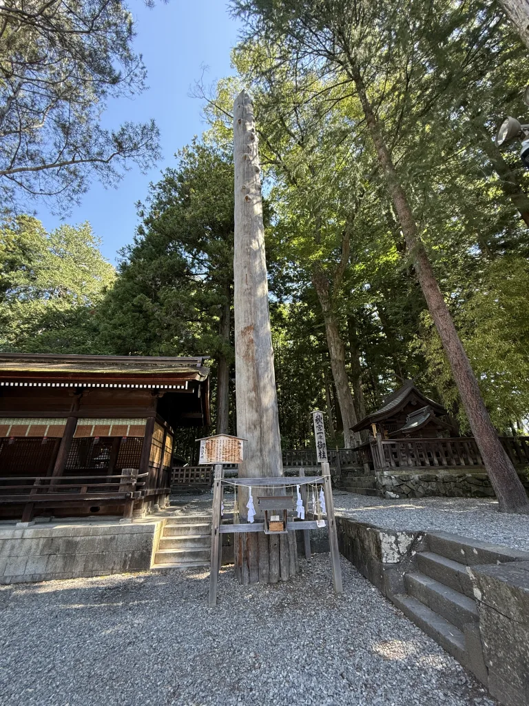 下社秋宮の御柱