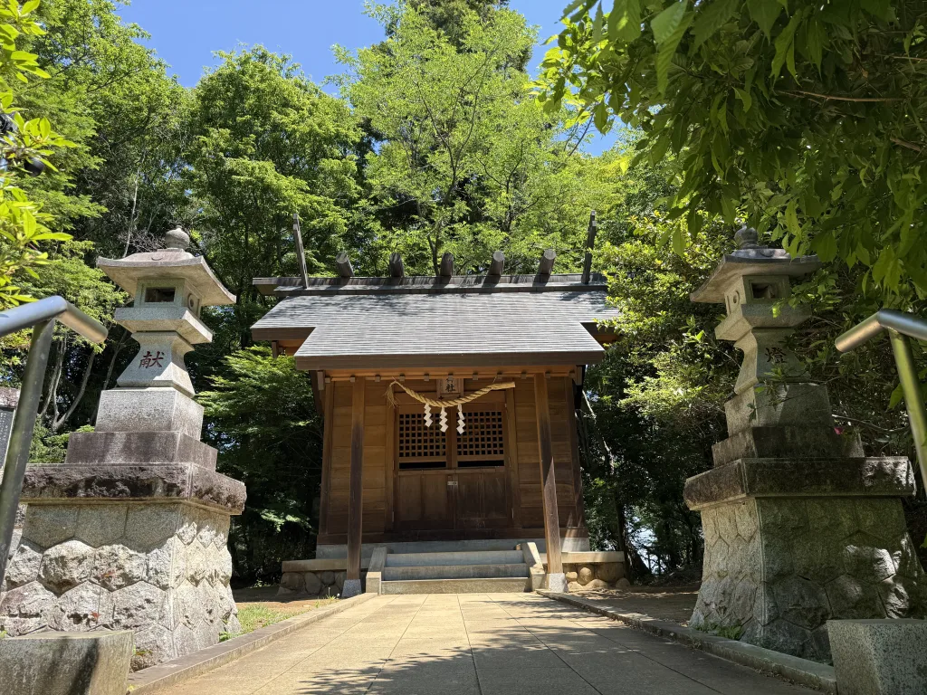 霞神社の灯篭