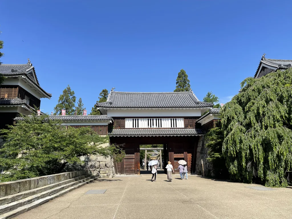 上田城二の丸の門