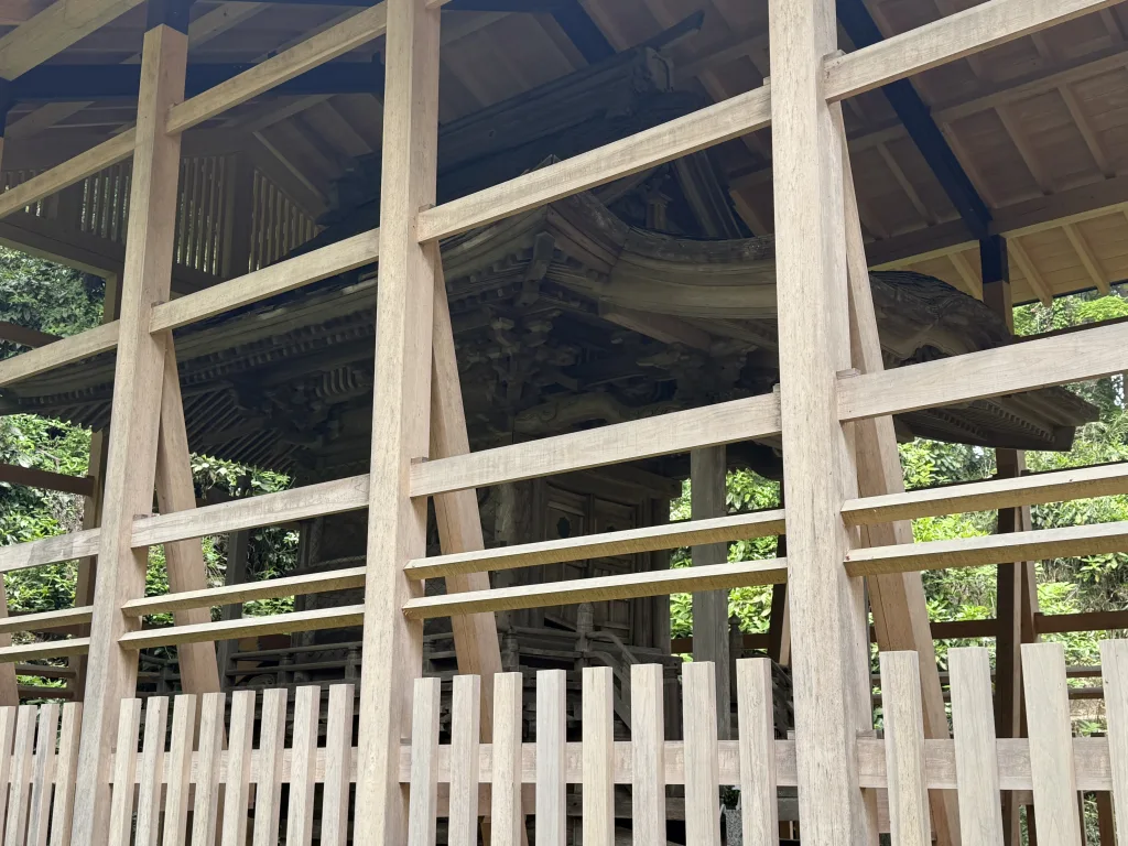 八王子神社側面